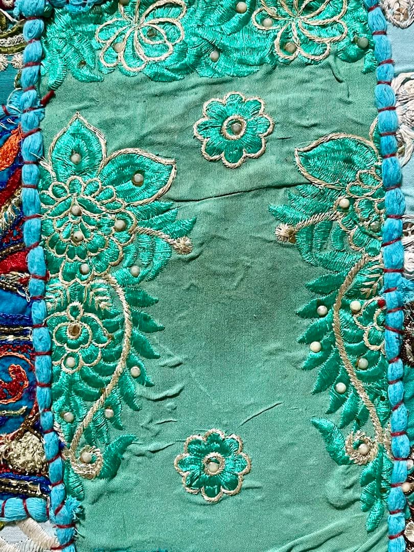 インド ビンテージ サリー パッチワーク タペストリー 刺繍 壁掛け 古布