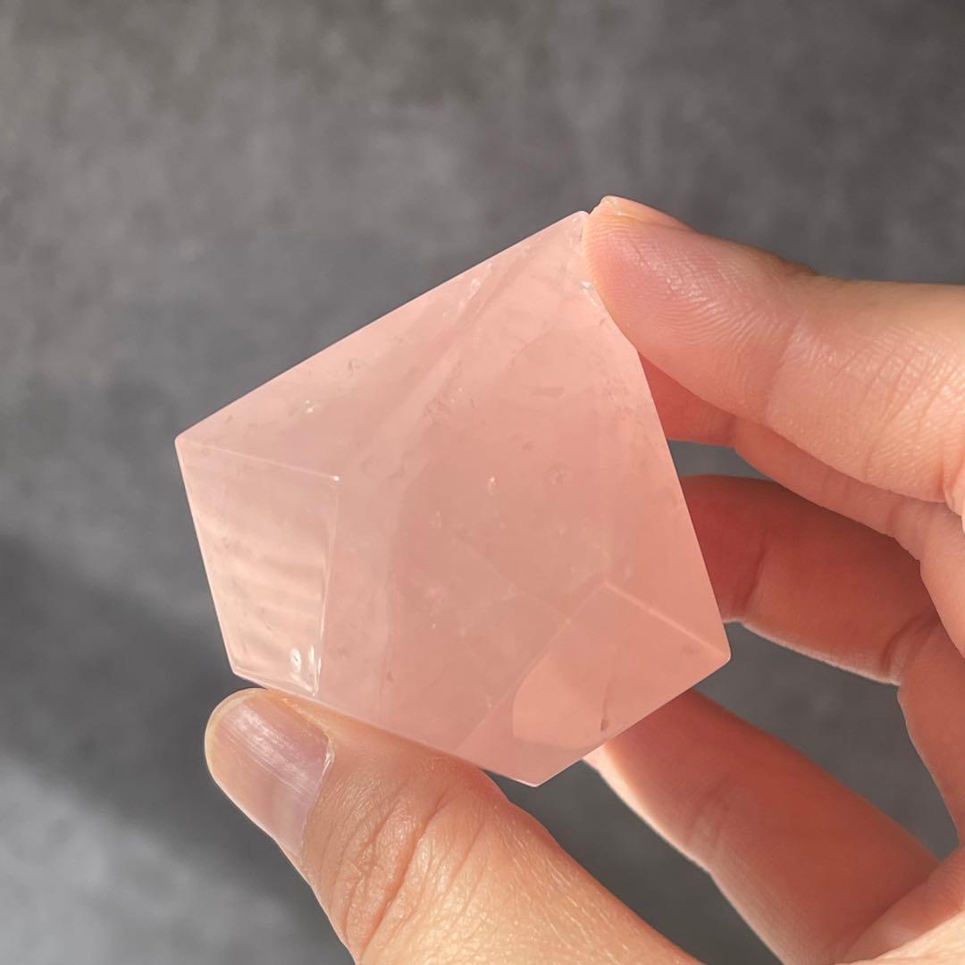 ローズクォーツ ダイヤモンド カット 台座付き