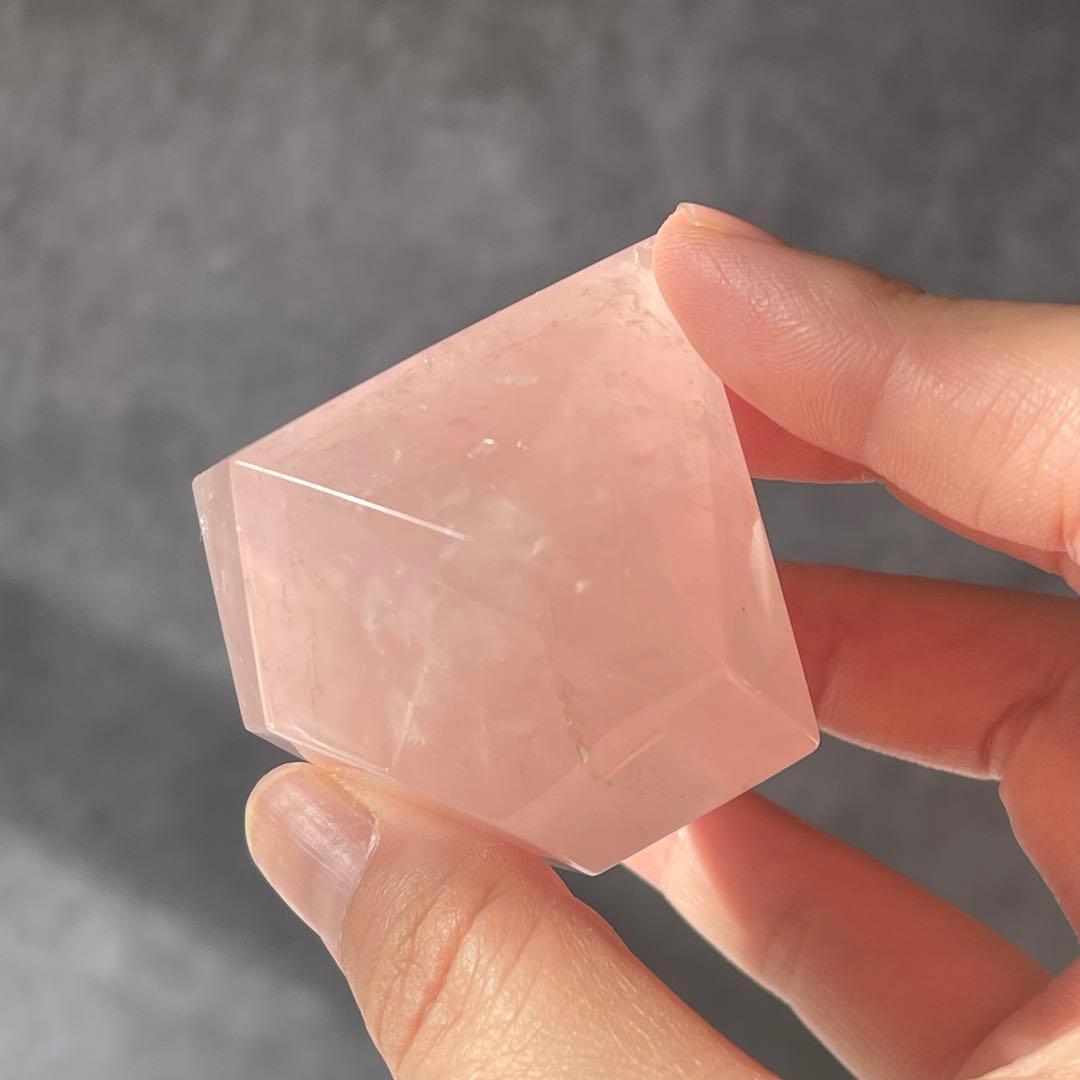 ローズクォーツ ダイヤモンド カット 台座付き