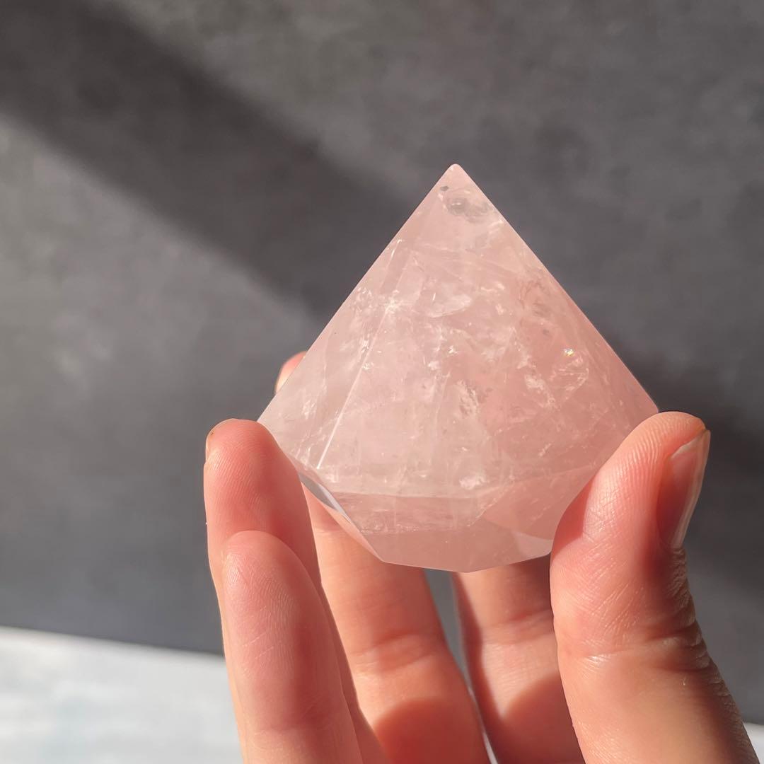 ローズクォーツ ダイヤモンド カット 台座付き