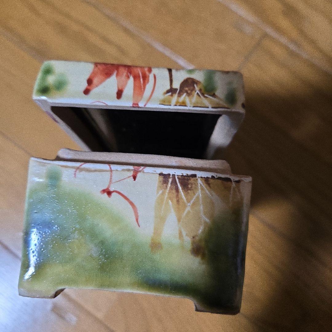 紅葉模様の陶器の箱　一部かけあり