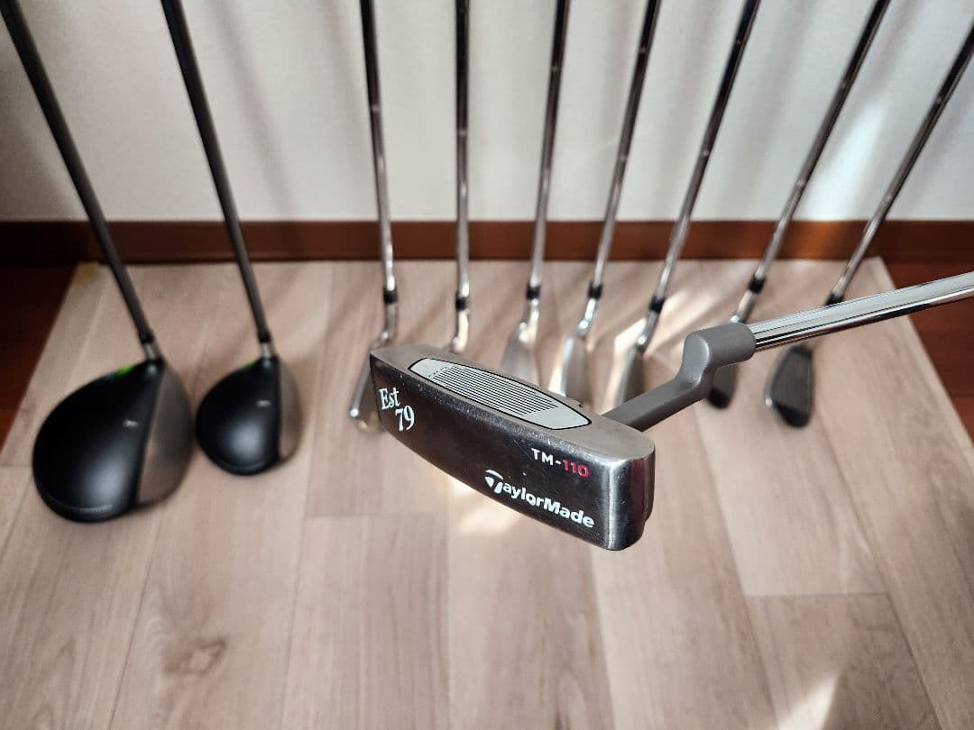 TaylorMade ゴルフクラブセット　練習用バッグ他初心者向けゴルフ用品付