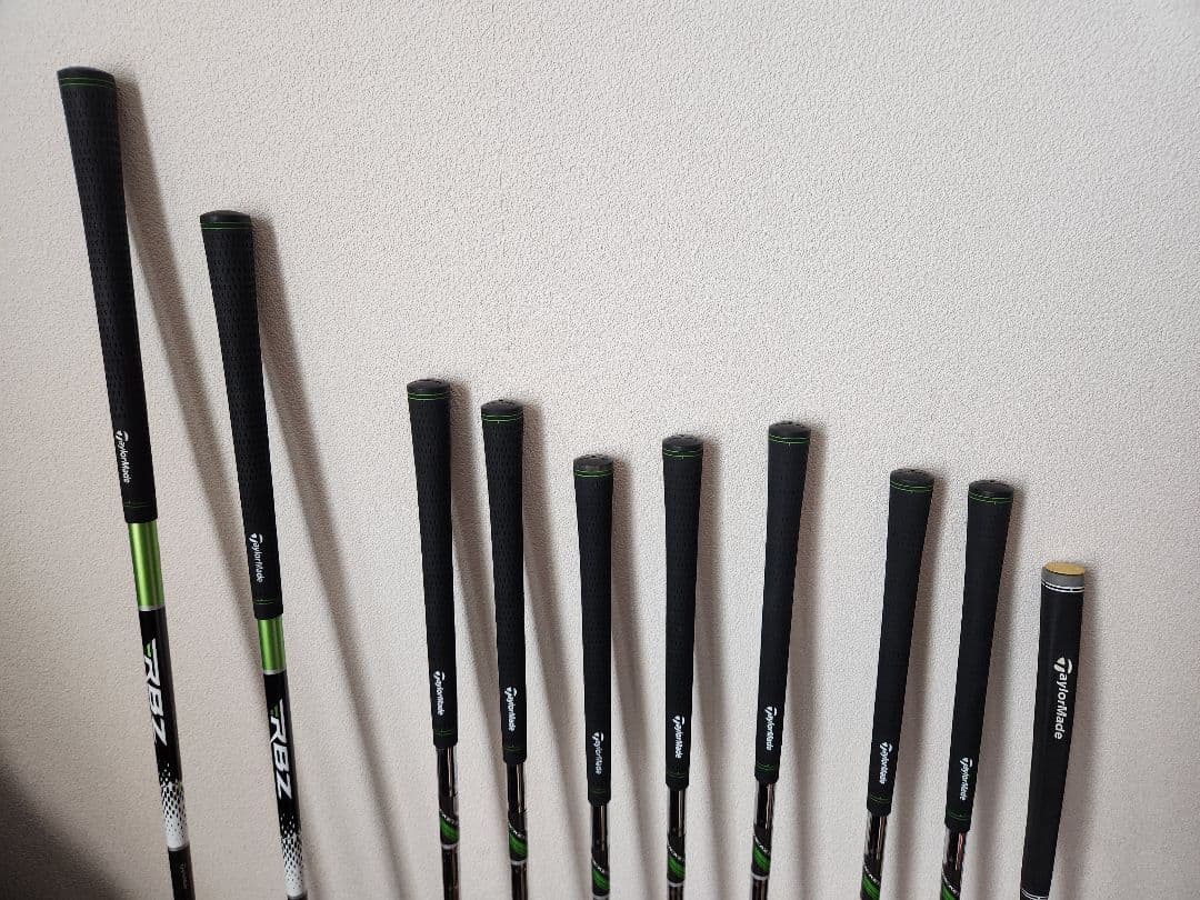 TaylorMade ゴルフクラブセット　練習用バッグ他初心者向けゴルフ用品付