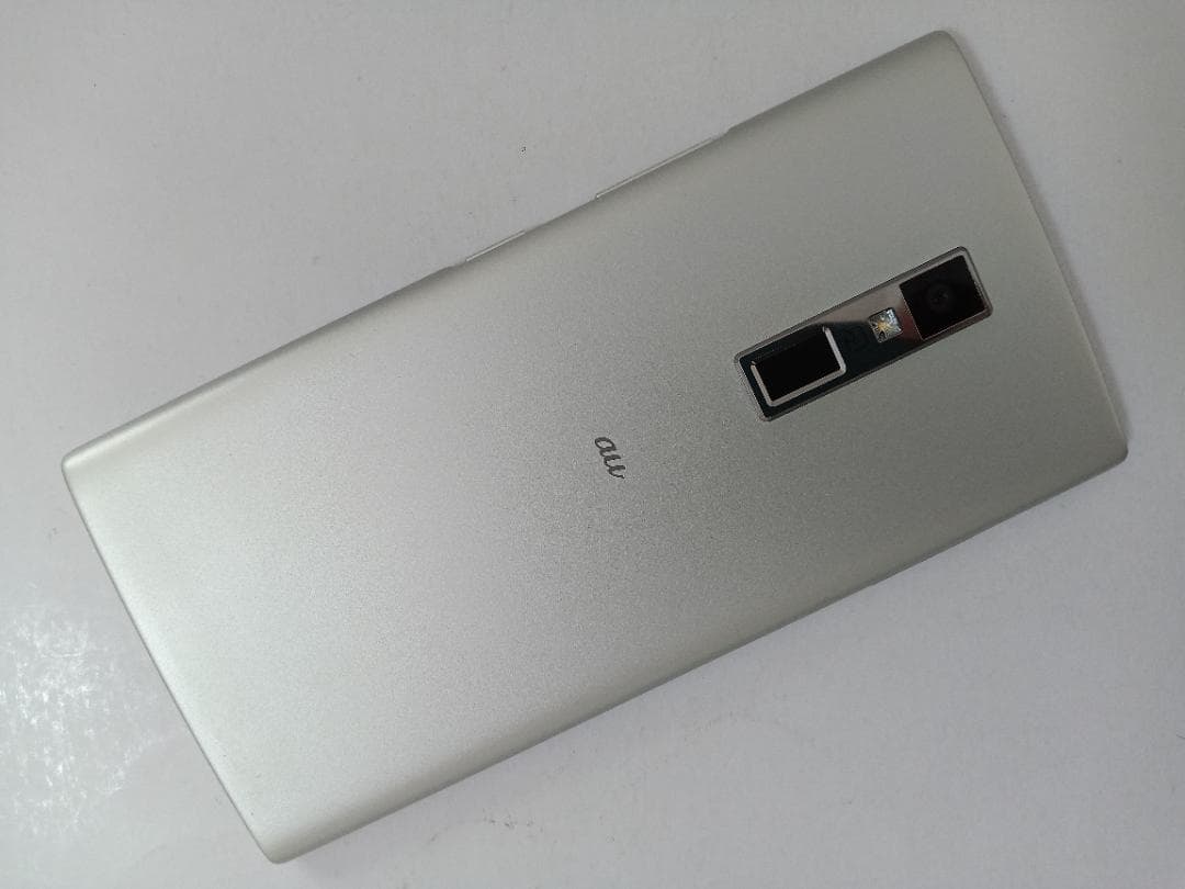 ☆ au URBANO V04 KYV45 プラチナシルバー