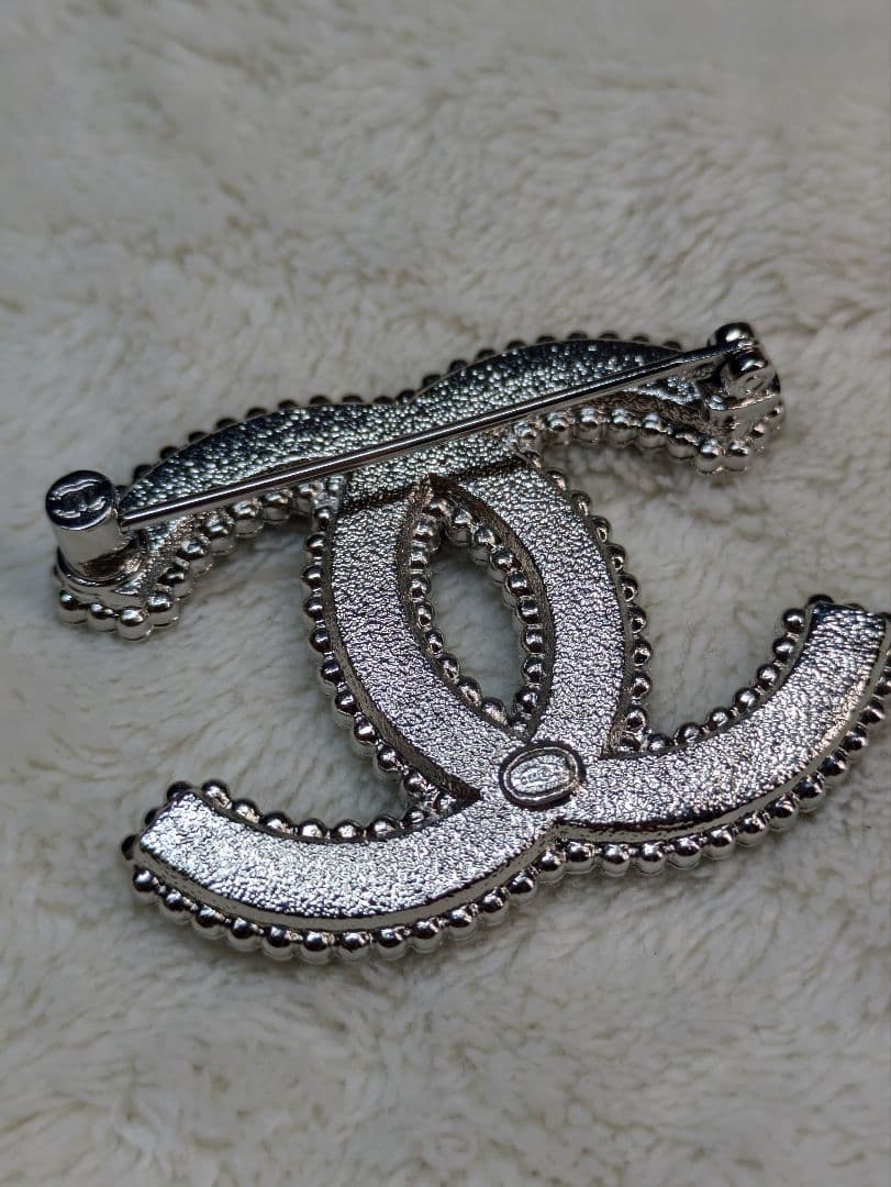 シャネル　ブローチ　レザー　ラインストーン　クリスタル　CHANEL　ココマーク