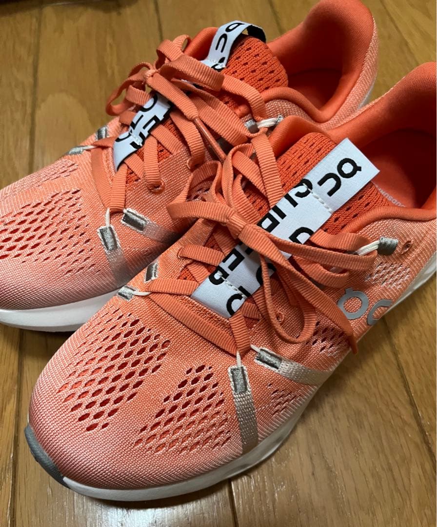 オン ランニングシューズ レディース on クラウドサーファー 23センチ