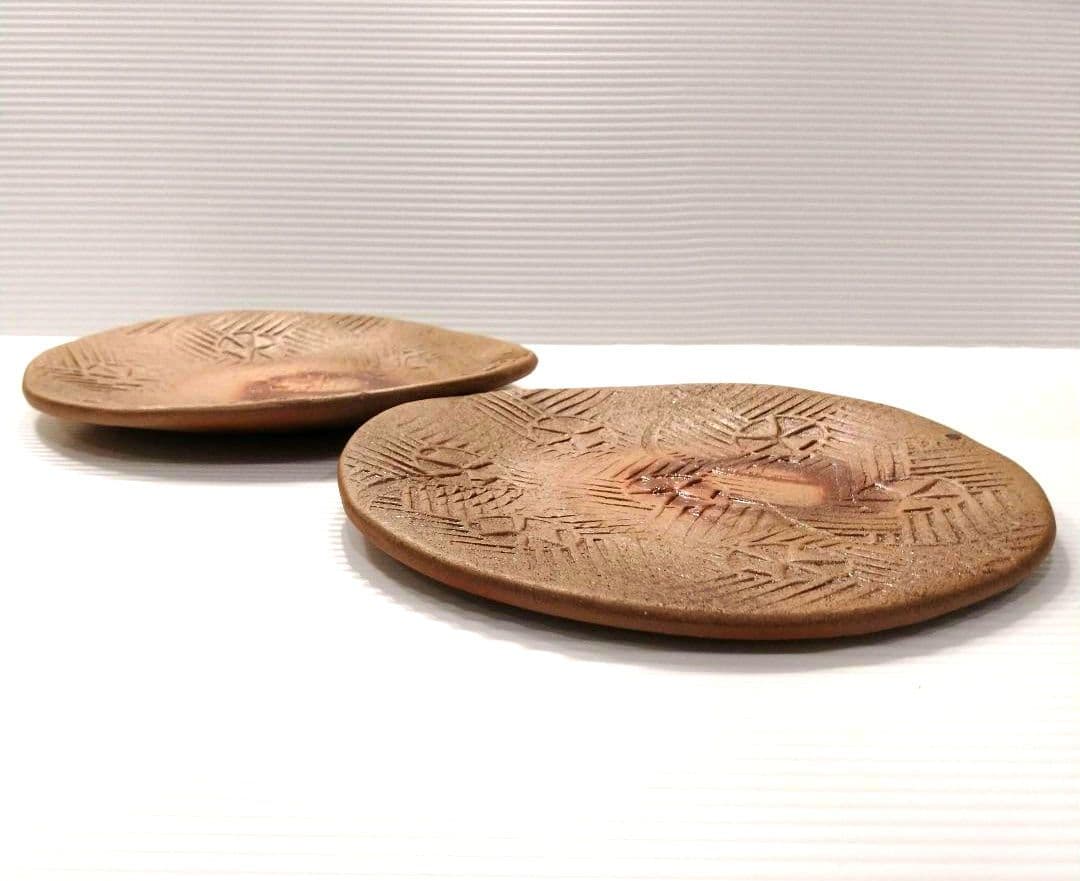 備前焼 陶芸家 岡田輝 たたき皿 中皿 プレート 緋襷 作家物 直径18,5cm