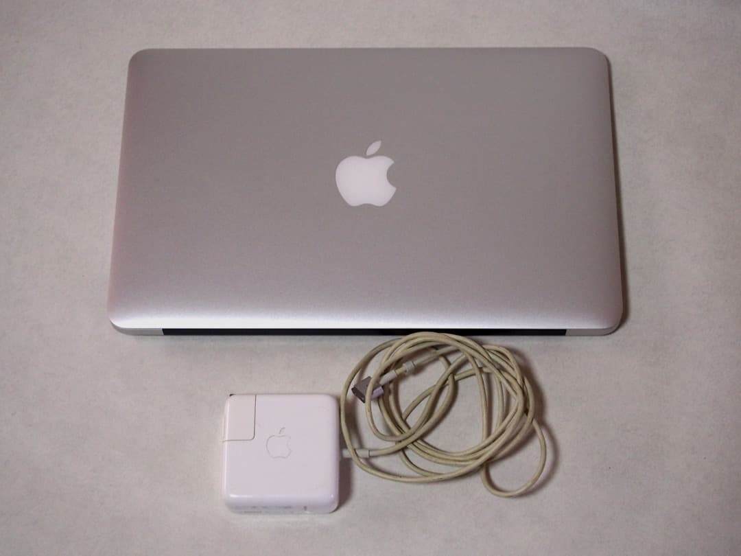 ☆☆美品 メモリ8G MacBook Air 2015 11インチA1465☆☆