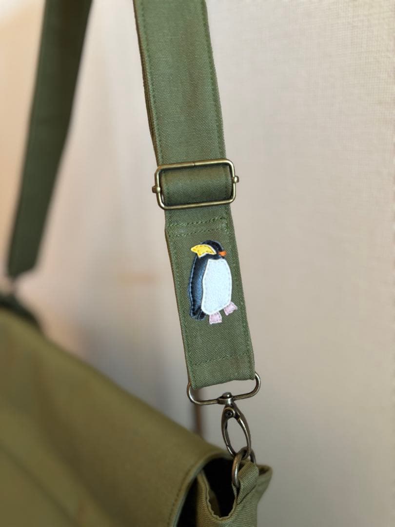 一波様　フラップ付きショルダーバッグ　コウテイペンギン　キングペンギン