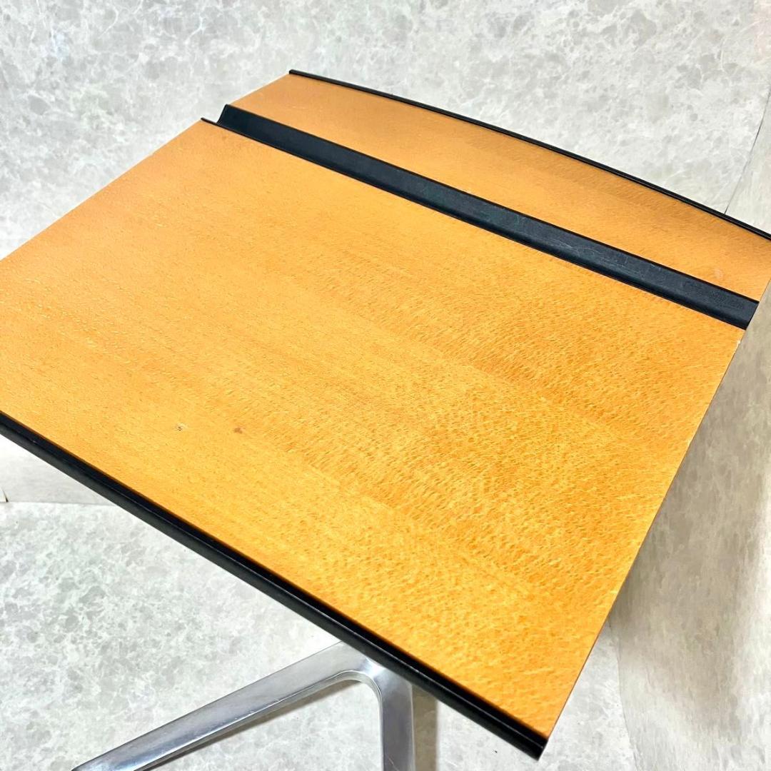 ウィルクハーン　コンフェア　スタッキングデスク　サイドテーブル　プレゼン　会議