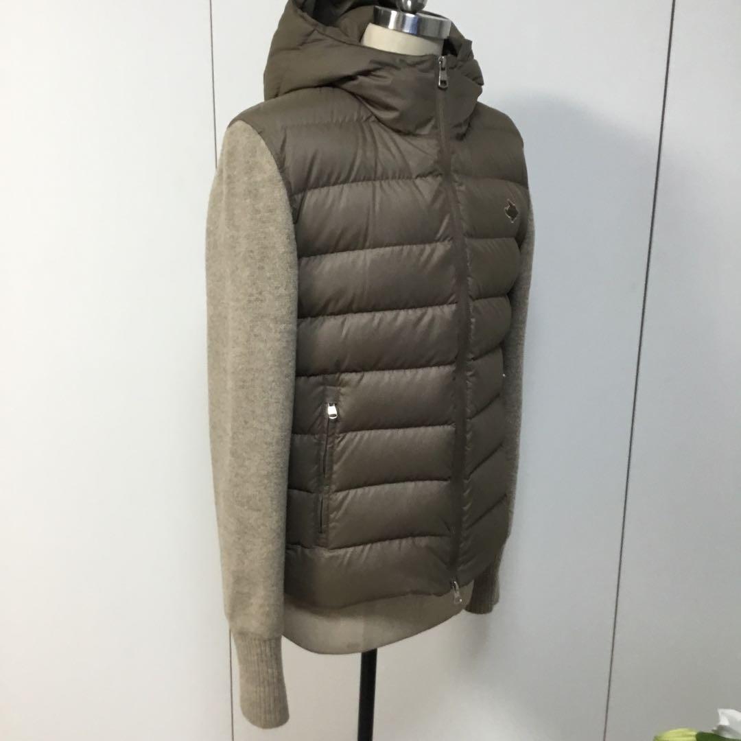 ベージュ色 ダウンジャケット フード付き