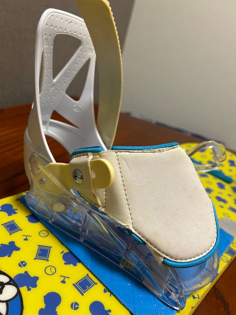 Burtonドラえもん 子ども用スノーボード90cm、ビンディング、ブーツセット