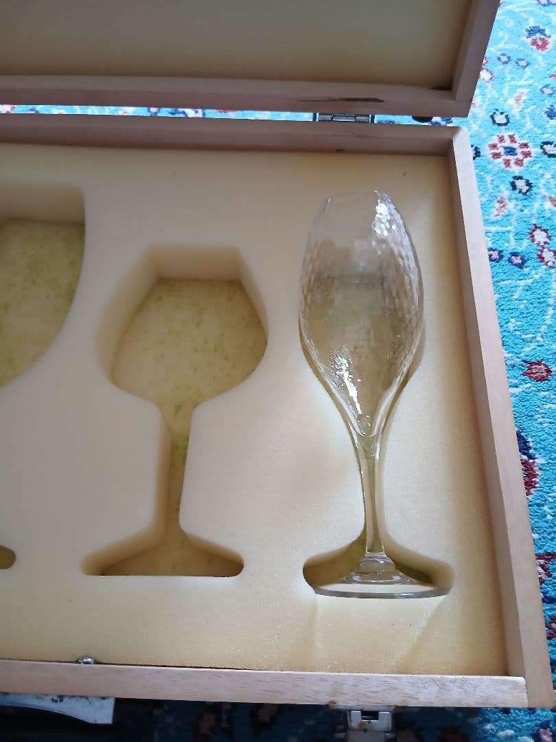 Les Impitoyables ワイングラスとシャンパングラス 2個セット