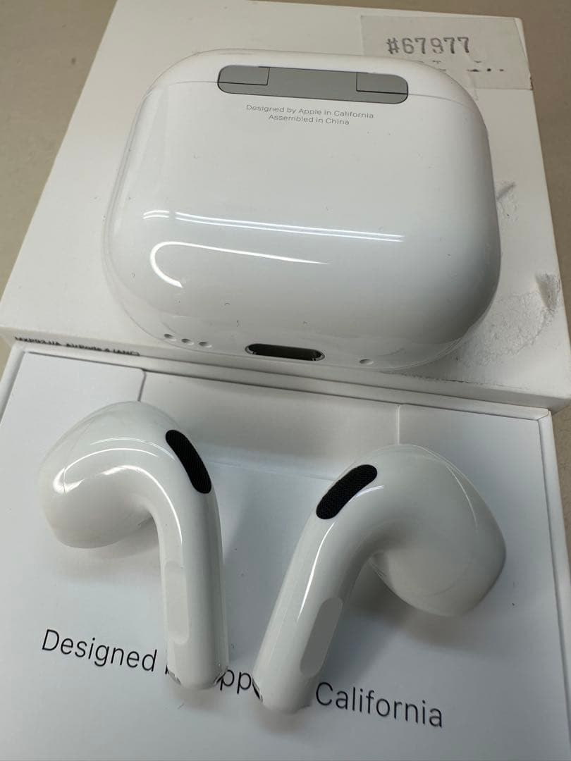 【極美品】AirPods 4 ANC搭載モデル MXP93J/A 9H2JX