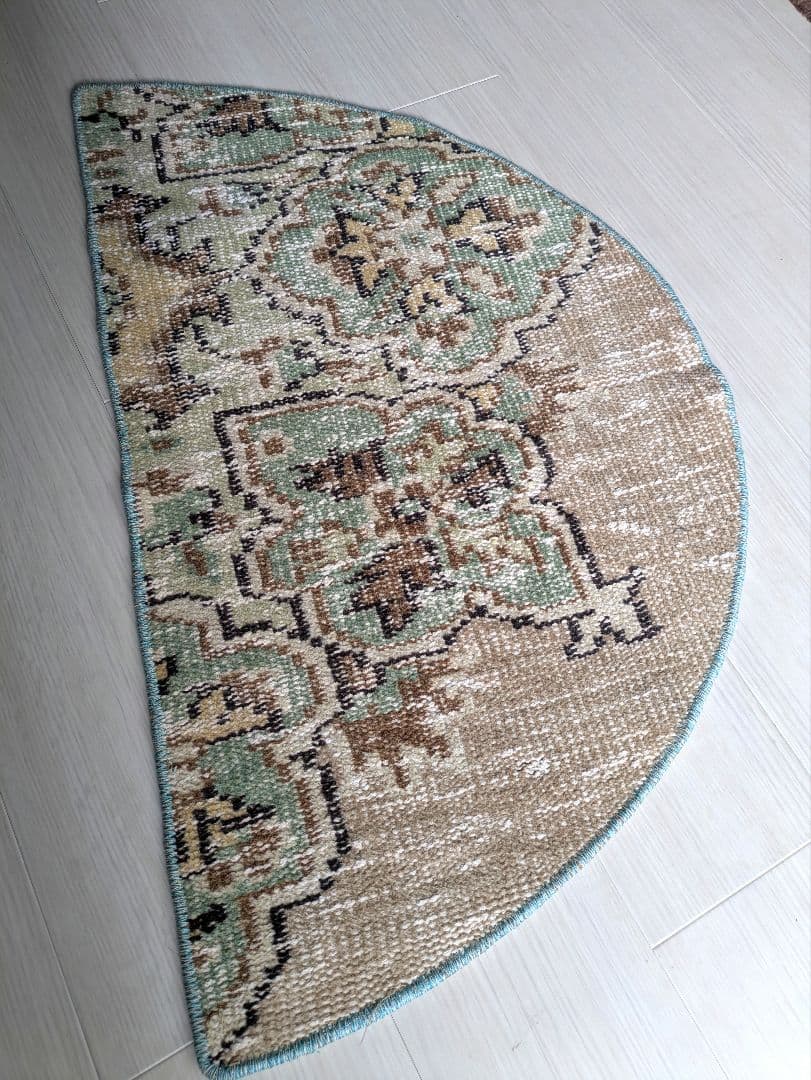 45×75 ベージュ×パステルグリーン　ハーフラウンドトルコヴィンテージラグ
