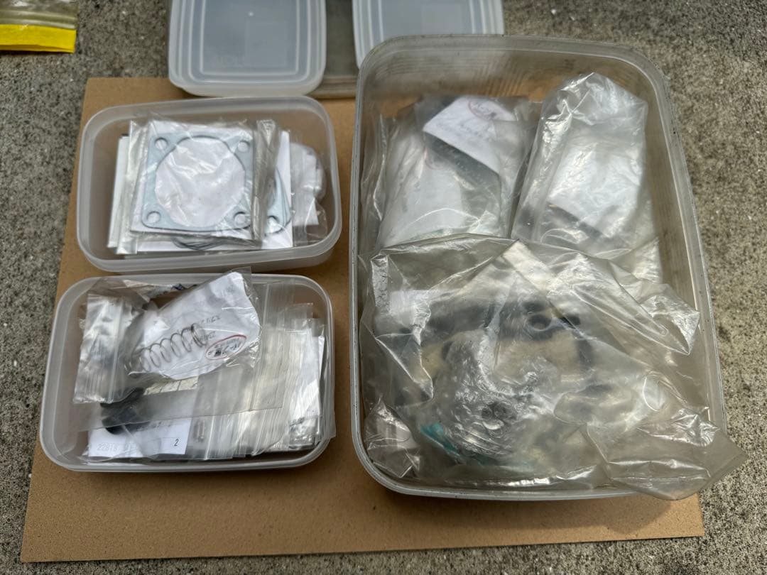 s*1様 EC04 ロビンエンジンパーツ 多数　バラ売り場不可