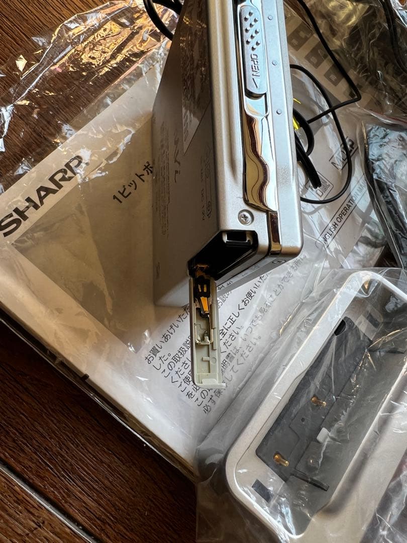 動作品 美品 SHARP ポータブルMDプレーヤー D R-77