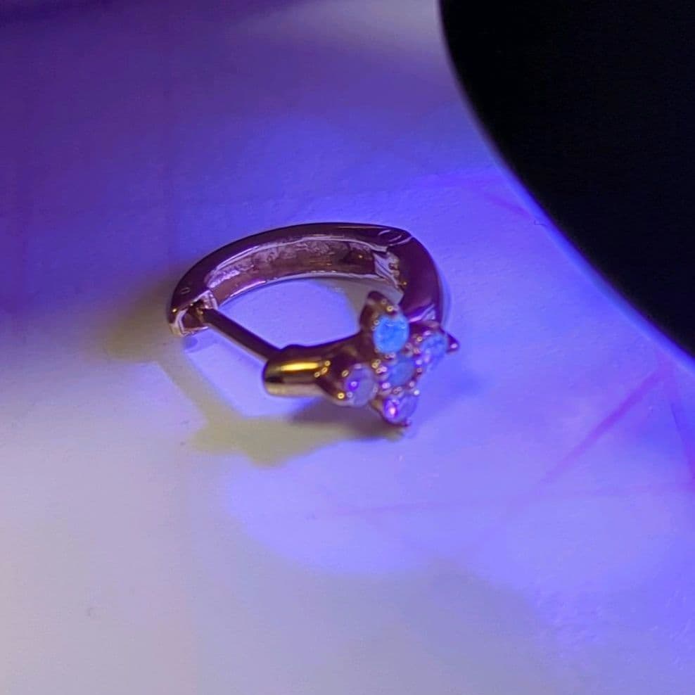 K18　D0.08ct　中折れ式　フープピアス　片耳　YG　クロス　花　小さめ