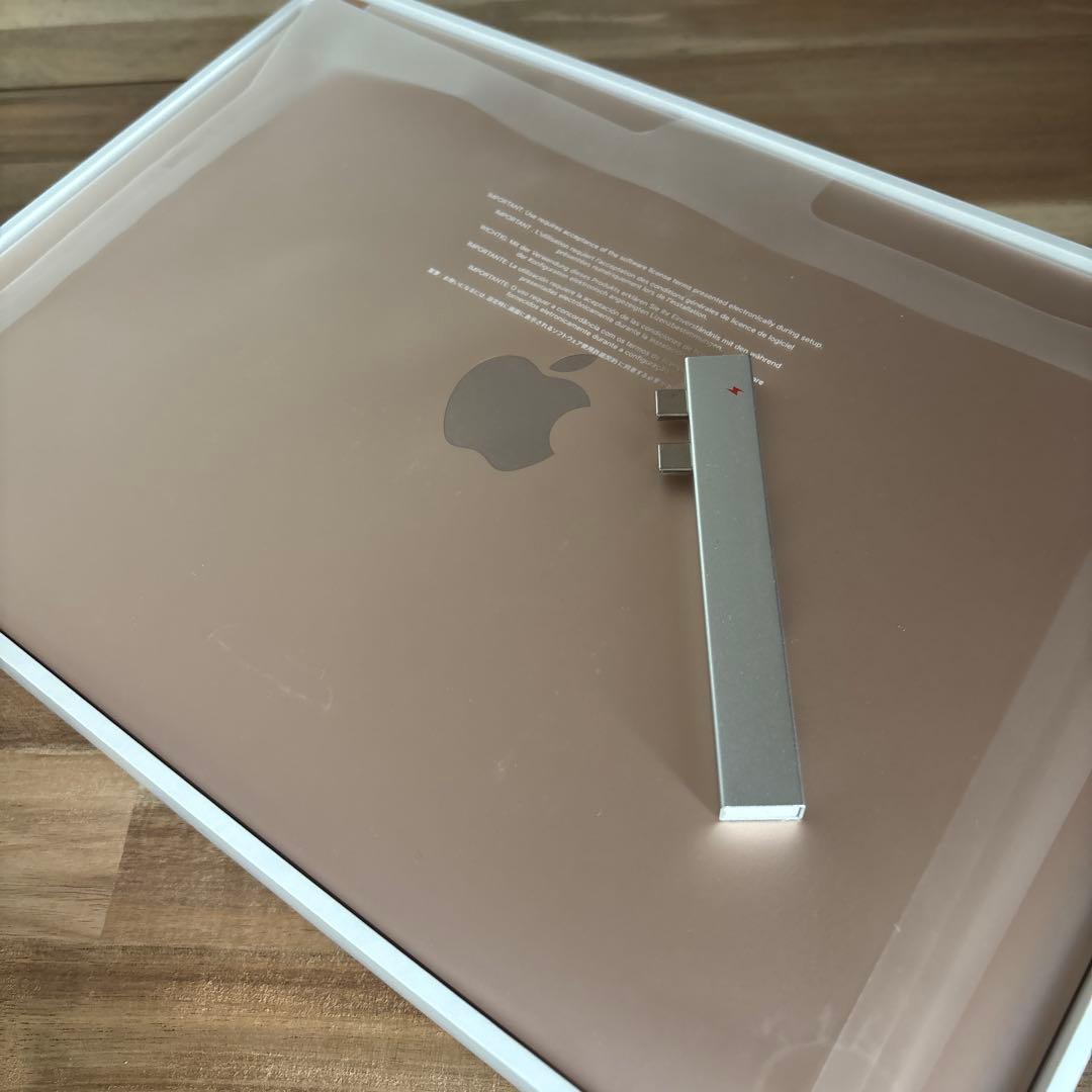 MacbookAir 13インチ 充放電回数:11回 8GB(おまけつき)