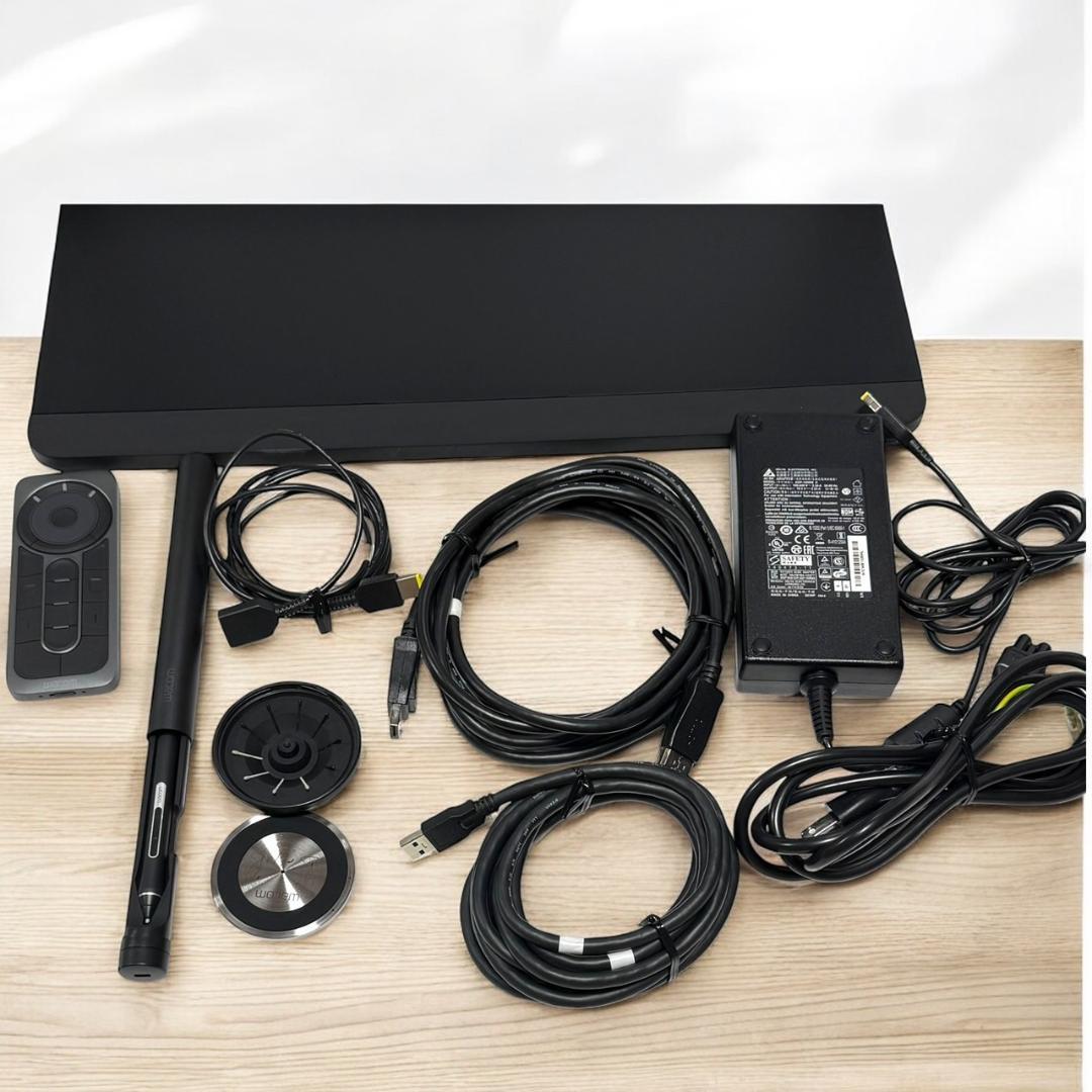 美品 ワコム Cintiq Pro24 DTK-2420/K0 エルゴスタンド付