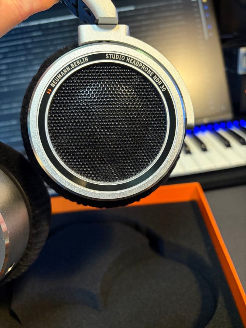 【極美品】NEUMANN NDH30 開放型モニターヘッドホン・付属品完備