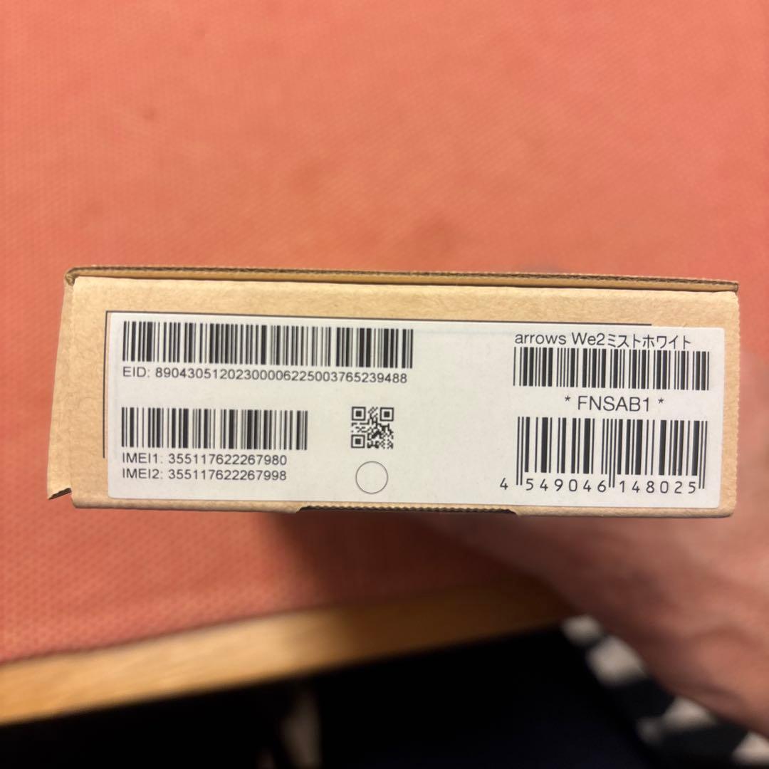 機種名···arrows We2 カラー···ミストホワイト 容量···64GB
