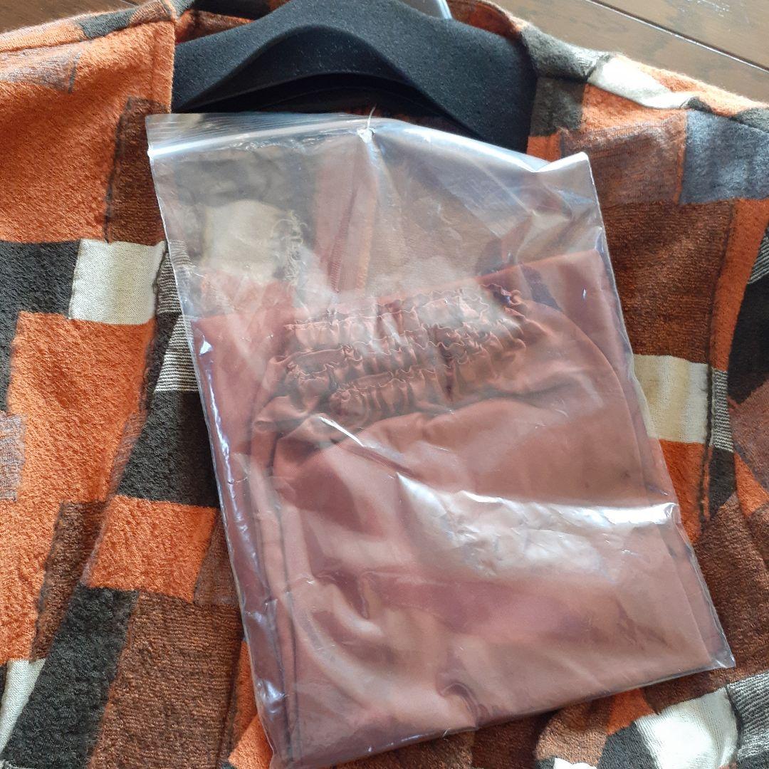 センソユニコ　オレンジ・黒・白のパターン長袖ワンピース