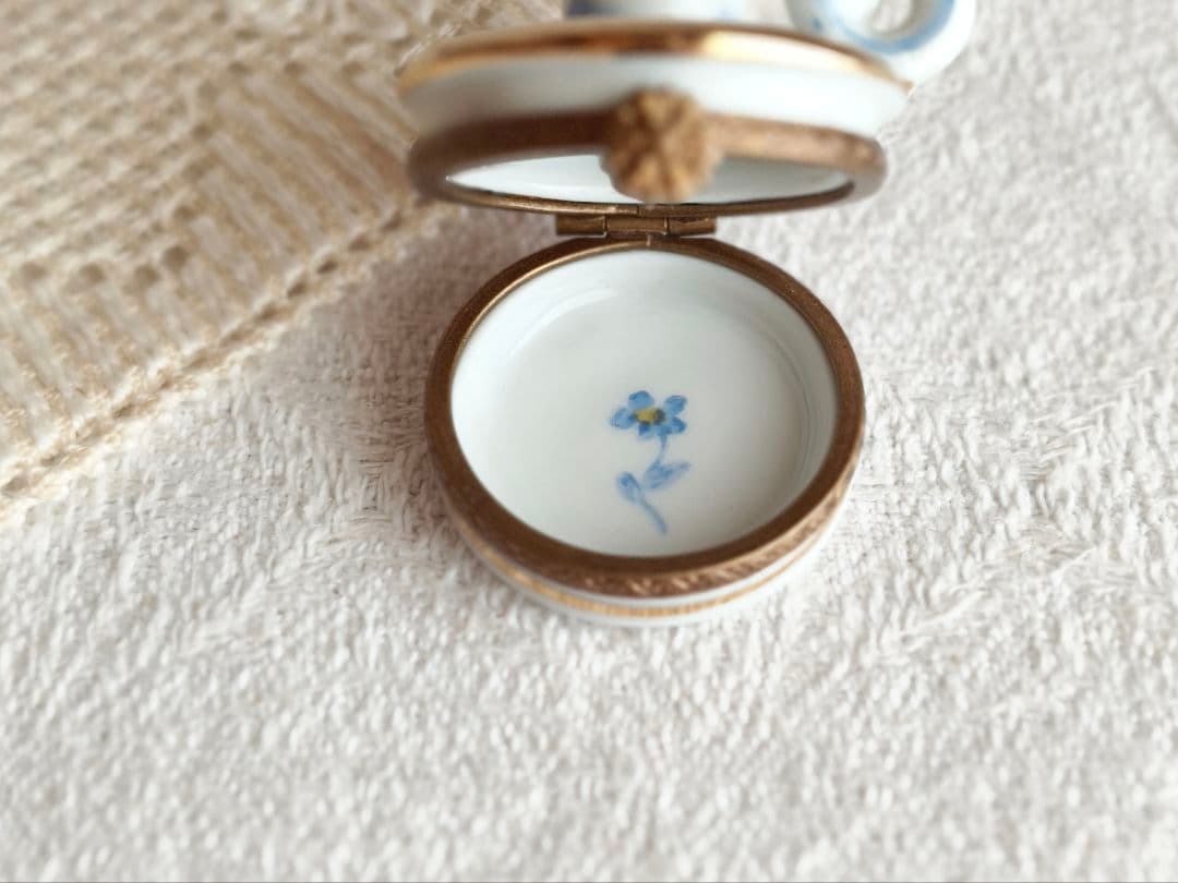 * vintage case ❀ 陶器製 キャンドル型の ジュエリーケース