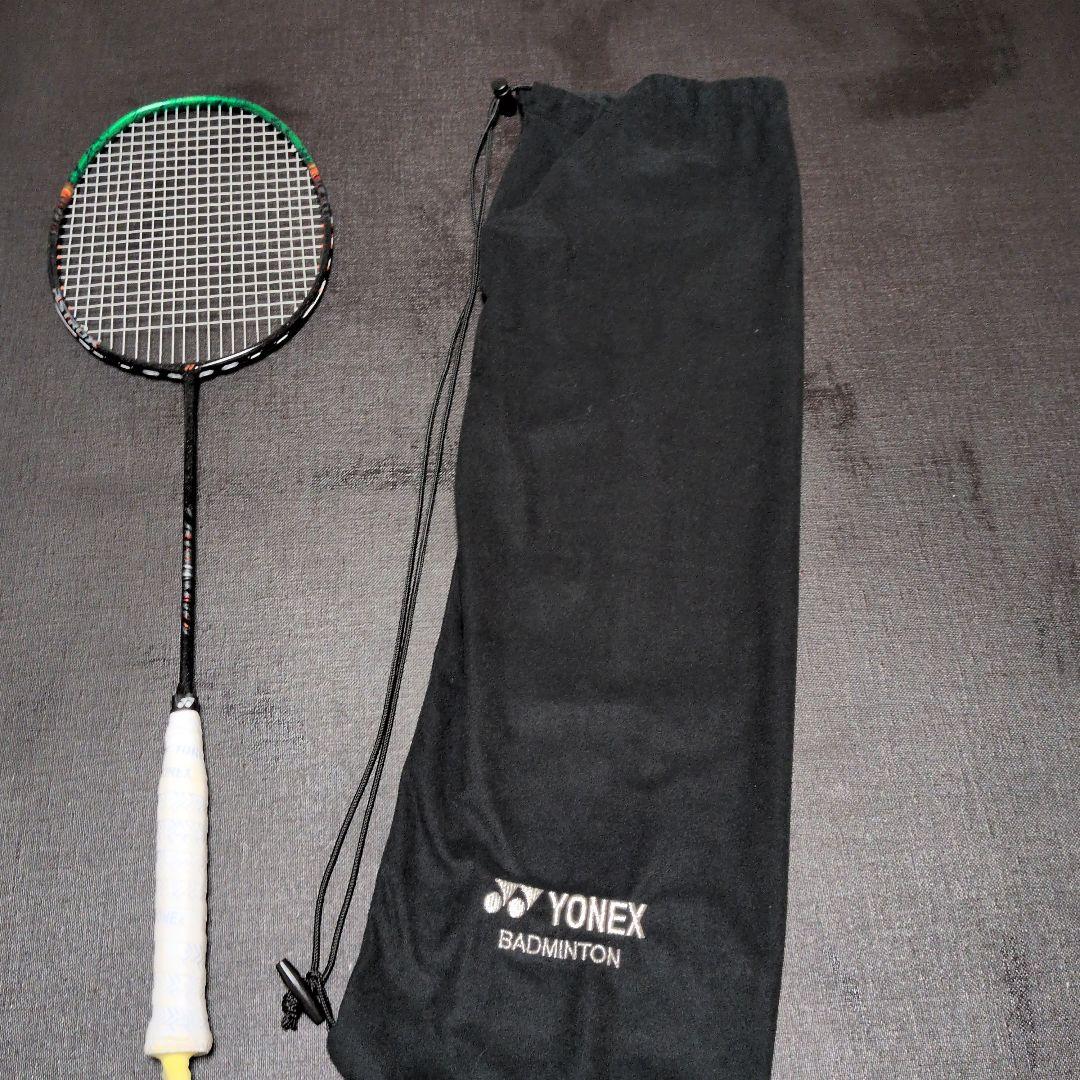 ASTROX 99プロ バドミントンラケット ケース付き