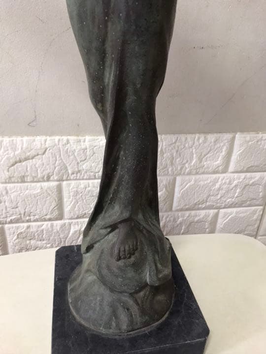 女神像，真鍮製，工藝美術品，高63cm，重9000克。