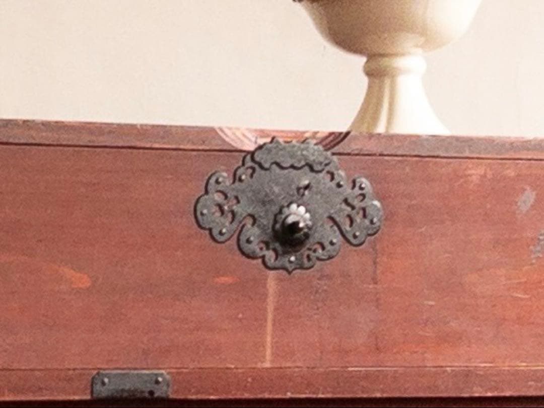 和箪笥　漆薄塗り紅　大ぶり　4段　無垢　収納棚　古道具　古家具　アンティーク