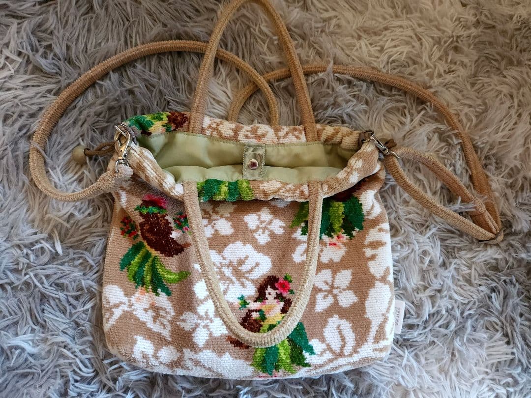 フラガールのデザインがレアな【フェイラー マナマナ柄のポシェット】