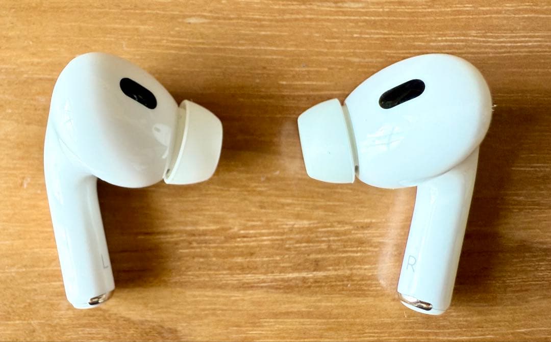 【美品】AirPods Pro 2 付属品完備　6月新品に交換済み