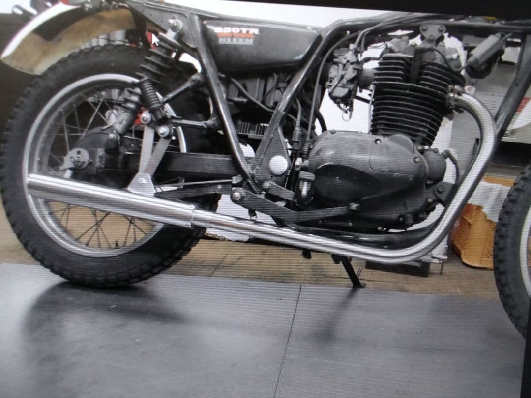 ２５０ＴＲマフラーステンレス製ストレートタイプの出品です。ダウンタイプ