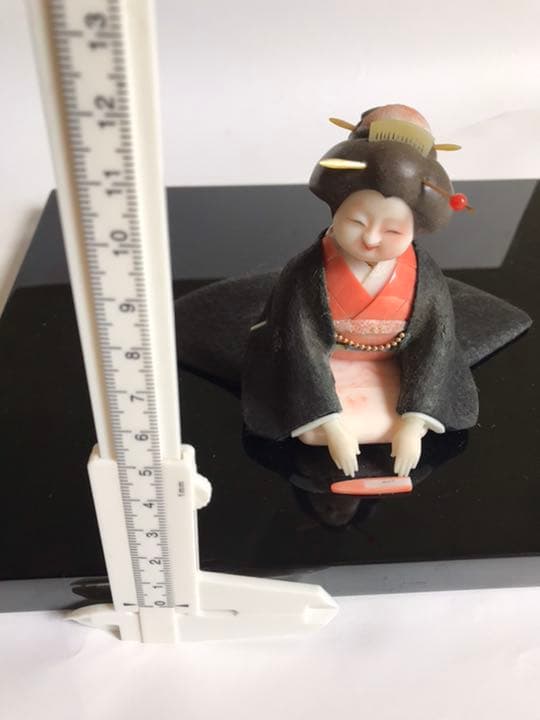 珊瑚彫刻　婦人