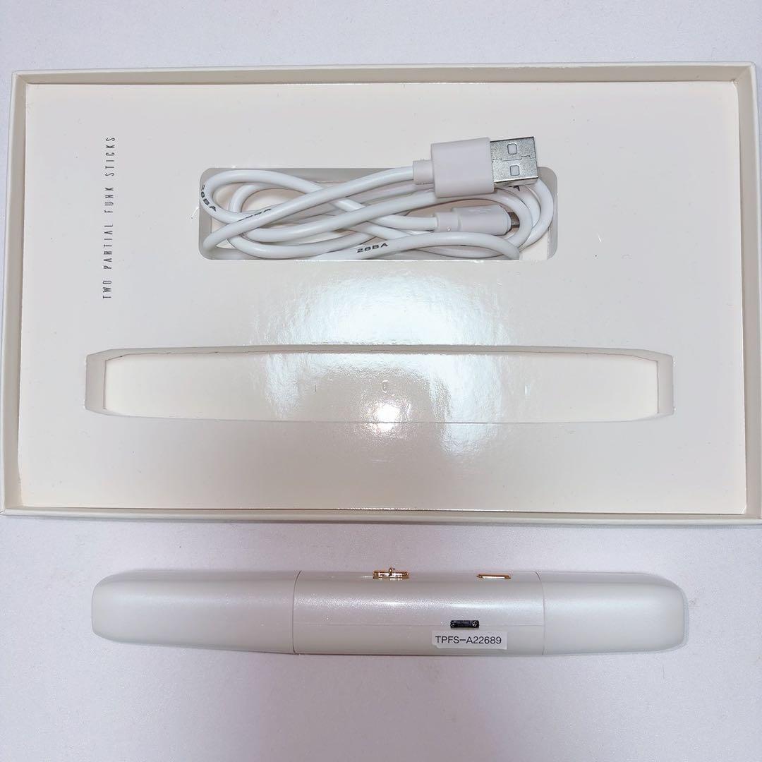 TWO PARTIAL FUNK STICKS ホットビューラー リップケア