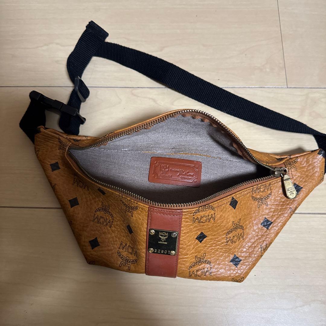 MCM ボディバッグ レザー ブラウン