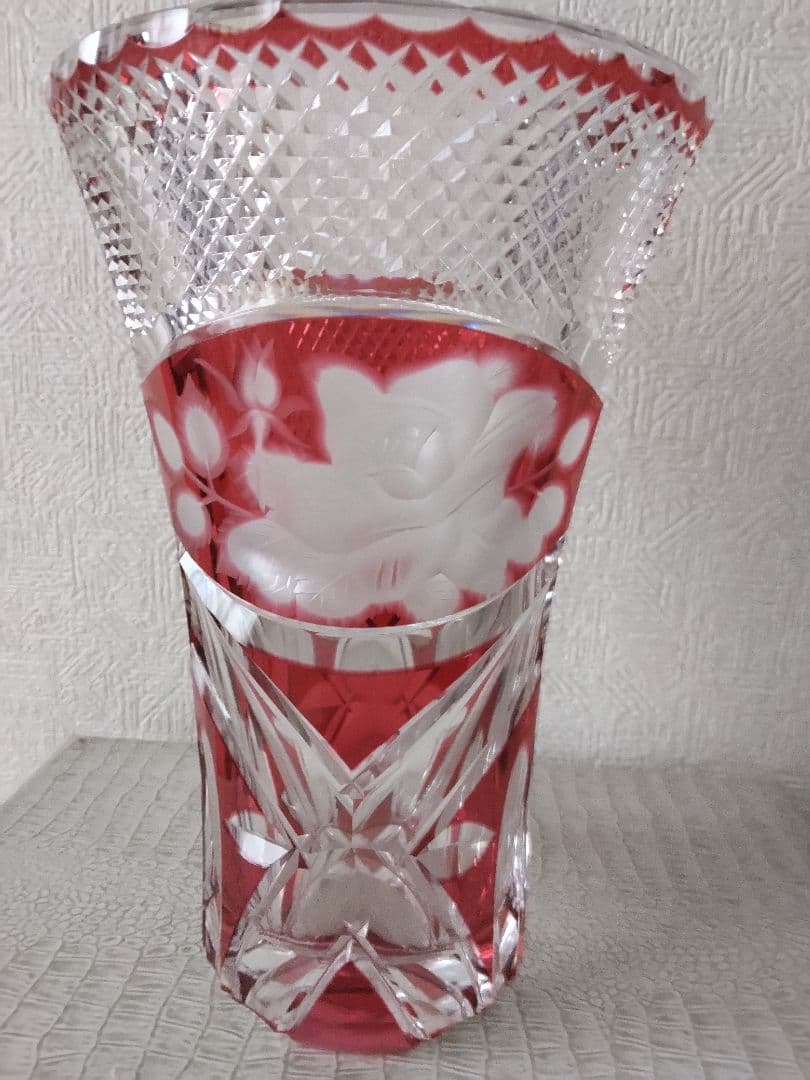 ★未使用★KAGAMI CRYSTAL 江戸切子 花瓶 赤色 花模様