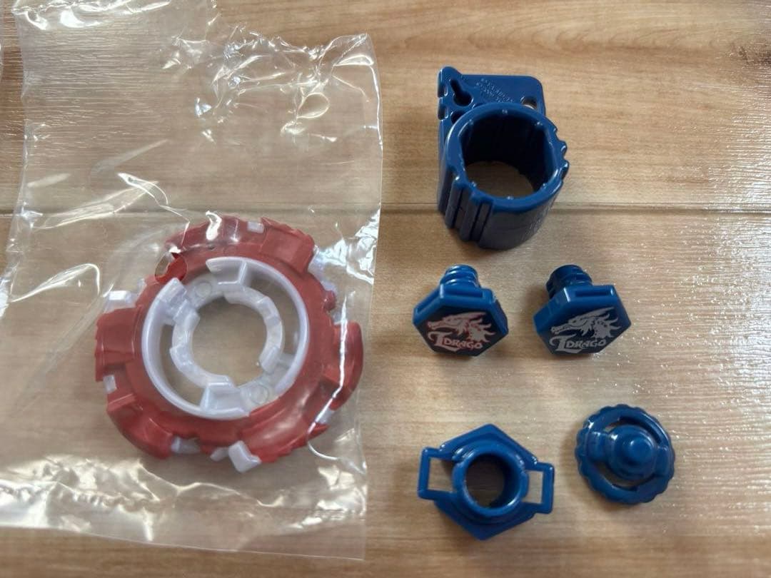 ベイブレード バトル未使用品6個+新品ランチャー 2個+パーツ付き