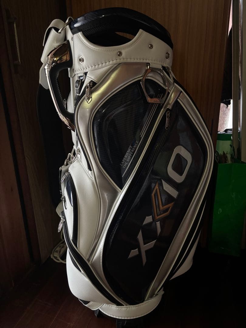 XXIO ゼクシオ　キャディバッグ　ホワイト/ネイビー　5分割