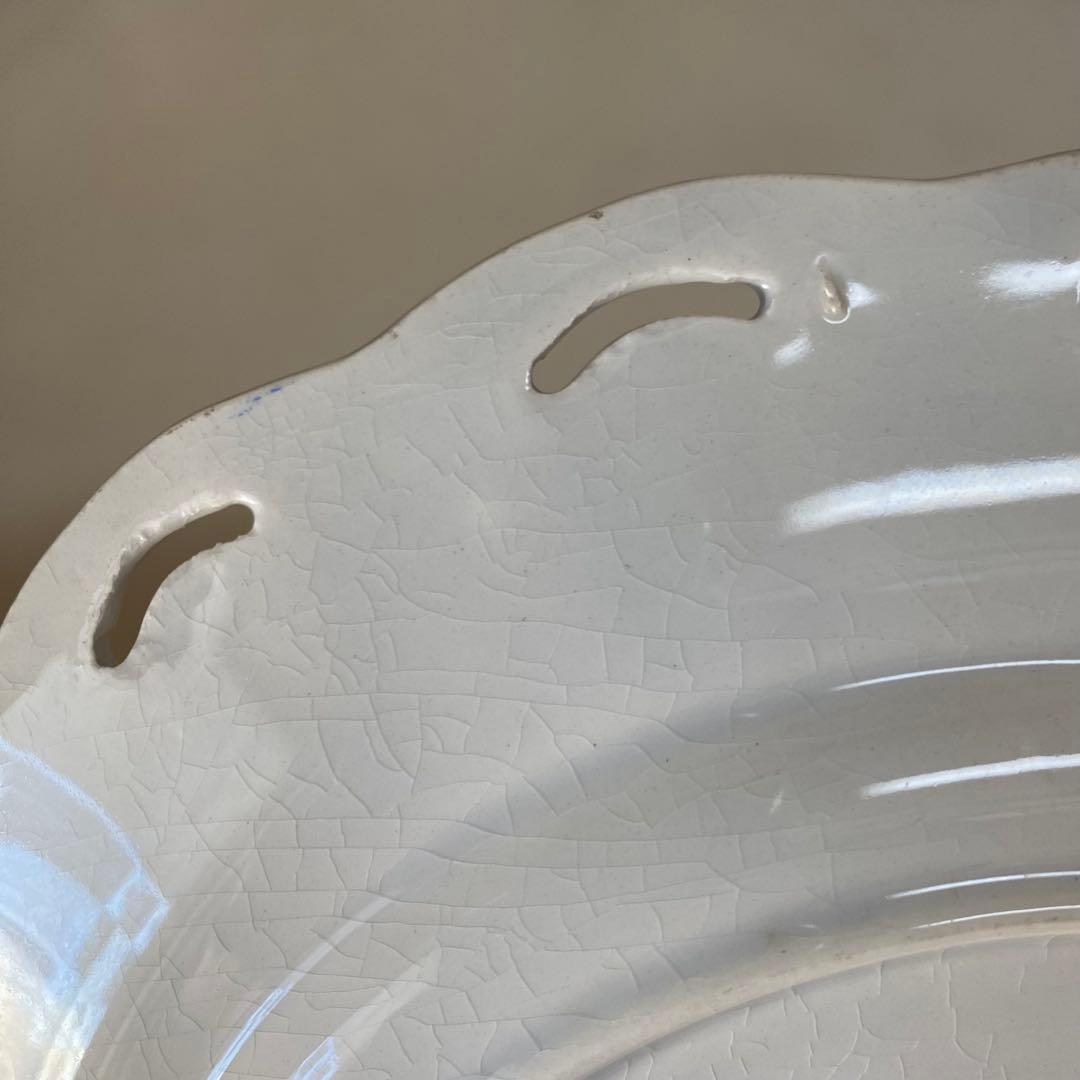 Choisy le Roi 白いレリーフのお皿