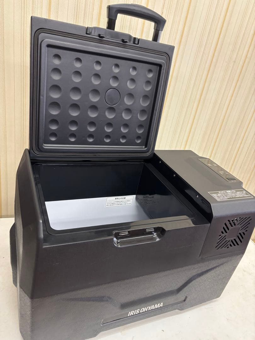 美品　アイリスオーヤマ　ポータブル冷蔵冷凍庫　30L IPD-3Aアウトドア