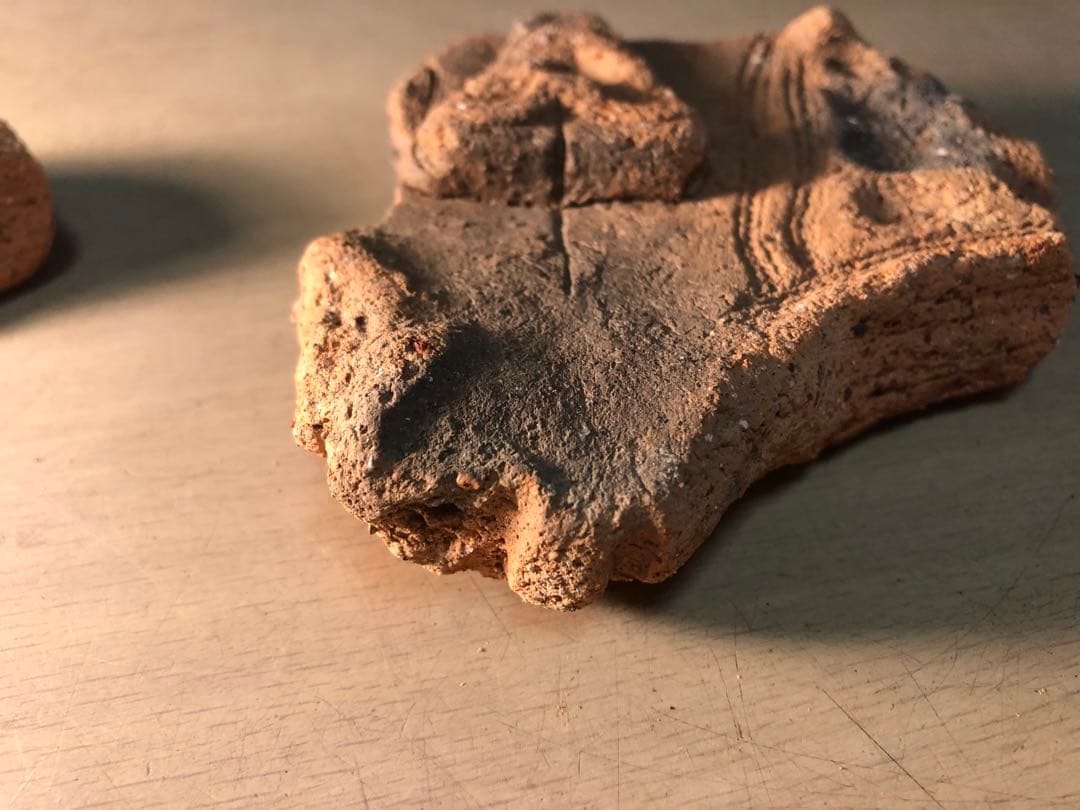 「板状土偶の破片」です。