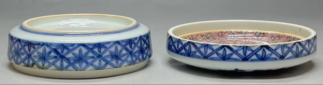 人間国宝　十三代　今泉今右衛門　色鍋島唐花文　香合　四方桟共箱　共布2枚　J17