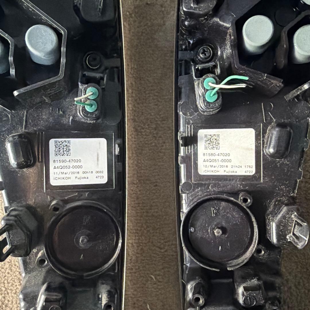 トヨタ純正 50系 プリウス ZVW51 テールランプ セット