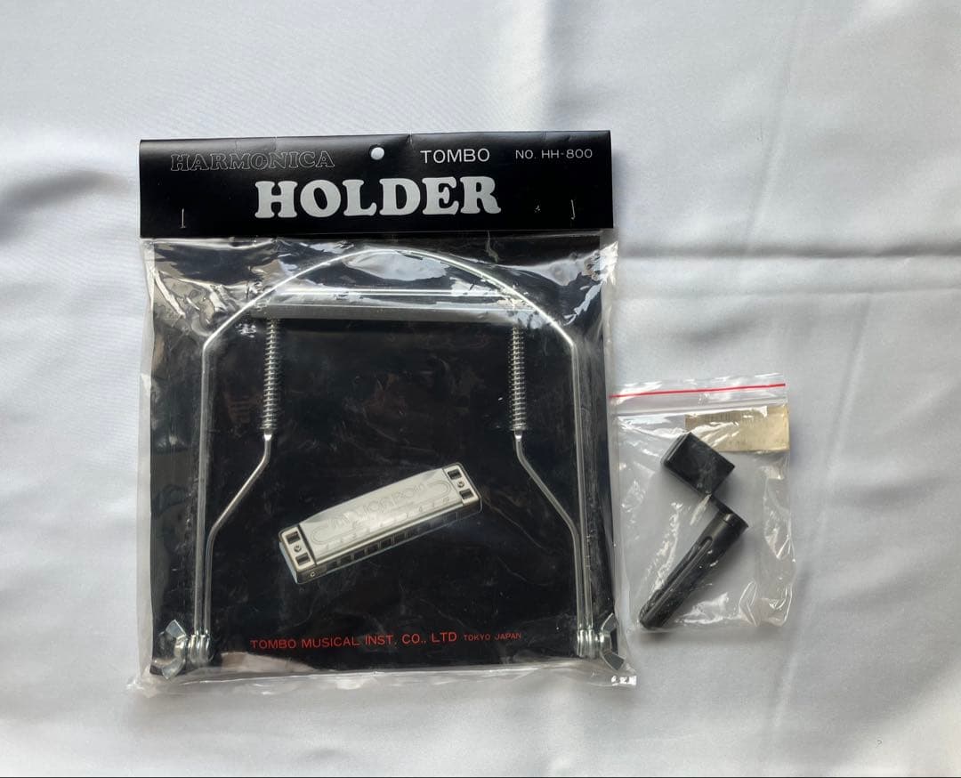 ミニギター　アヌエヌエM2 ハーモニカホルダー付けます。