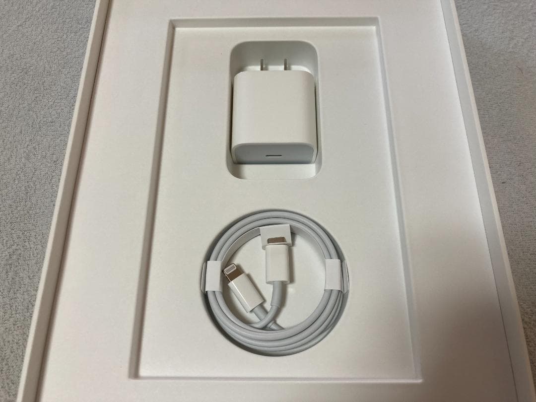 iPad 第9世代 Wi-Fi 64GB MK2L3J/A シルバー