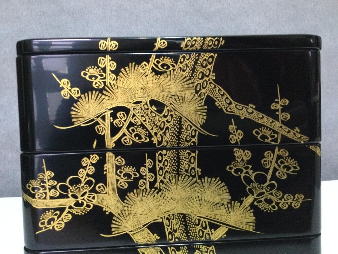 最終値下げです。【未使用 美品】 輪島塗 三段重 黒呂色 沈金 松 梅