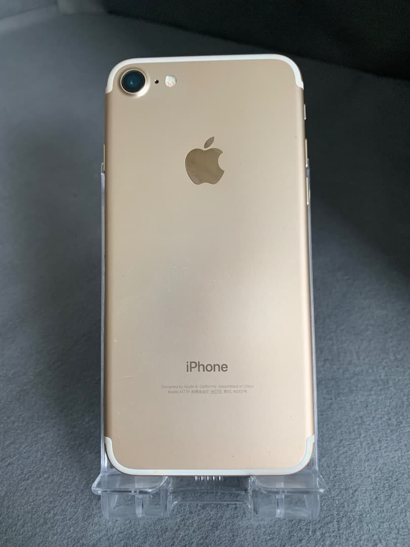 美品　国内版　SIMフリー　iPhone7 128GB ゴールド色