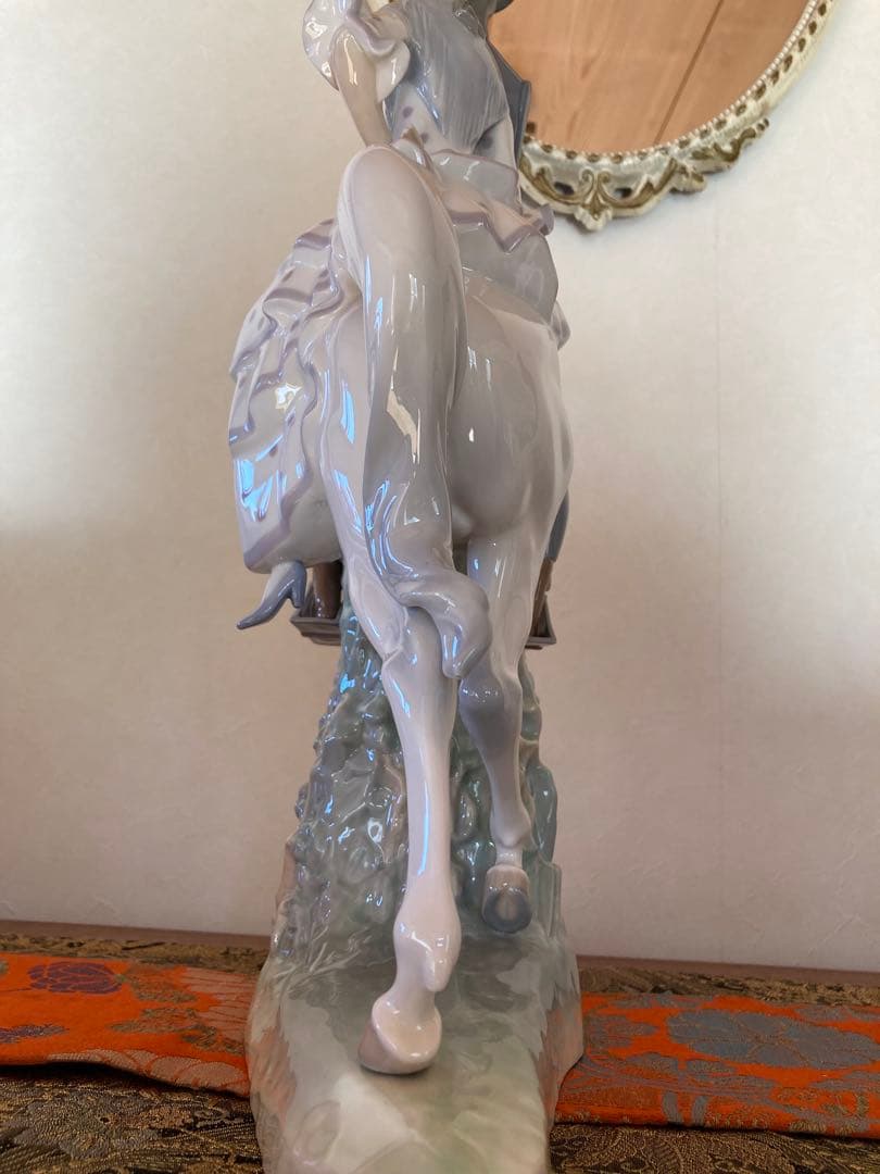 リアドロ　白馬に乗った男女